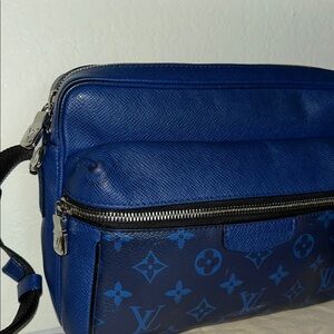 Louis Vuitton blue outdoor messenger
Crossbody bag dust bag, authenticity card